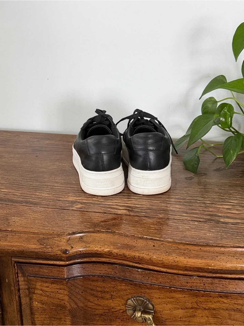 Vagabond Judy Sneaker Black Leather Low-Top with Cream Soles Size 39